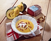 Pumpkin soup with Bündnerfleisch